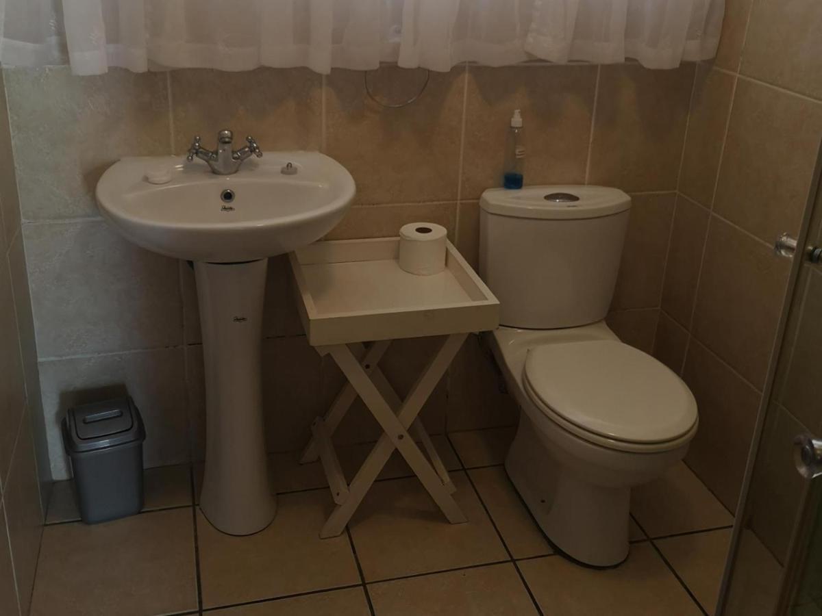 בלוויל Smithland Guest Apartments Cape Town מראה חיצוני תמונה