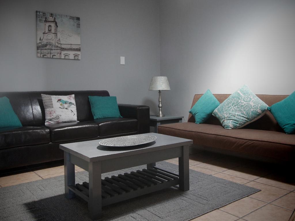 בלוויל Smithland Guest Apartments Cape Town מראה חיצוני תמונה