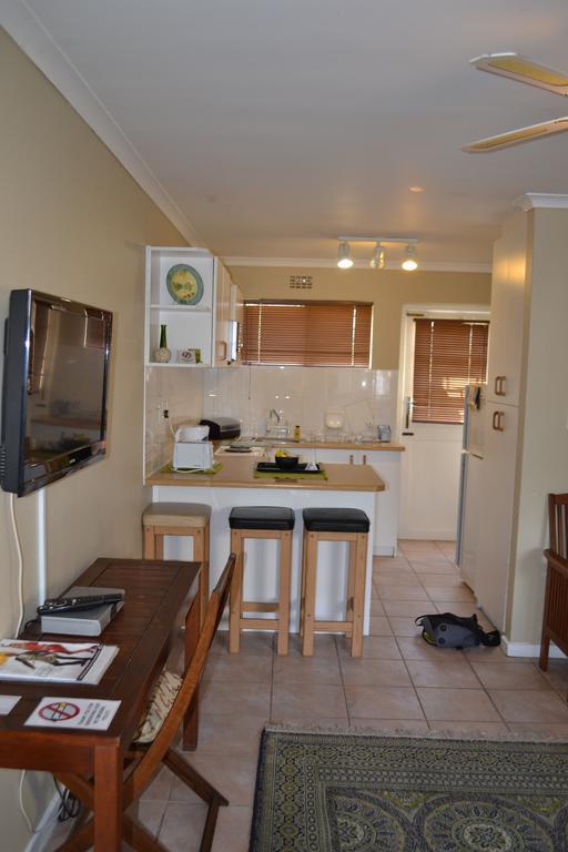 בלוויל Smithland Guest Apartments Cape Town מראה חיצוני תמונה