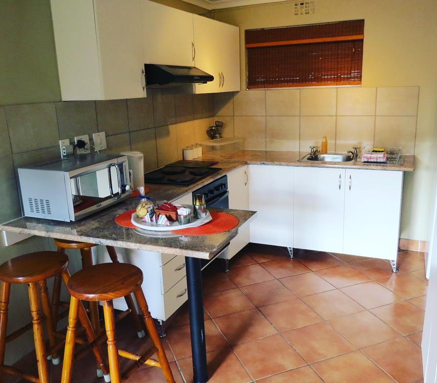 בלוויל Smithland Guest Apartments Cape Town מראה חיצוני תמונה