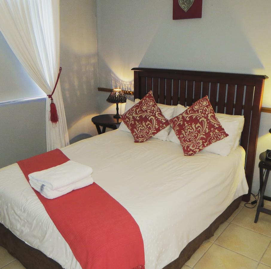 בלוויל Smithland Guest Apartments Cape Town מראה חיצוני תמונה