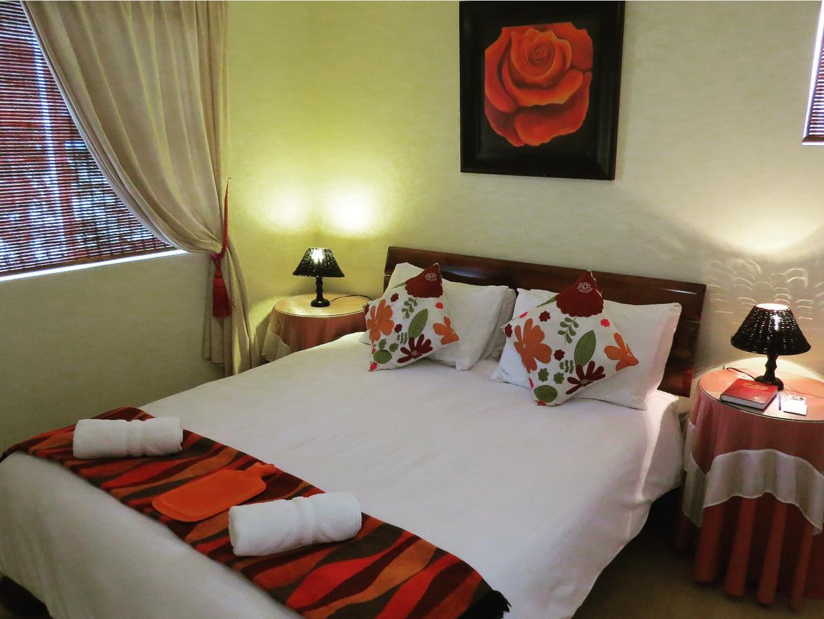 בלוויל Smithland Guest Apartments Cape Town מראה חיצוני תמונה