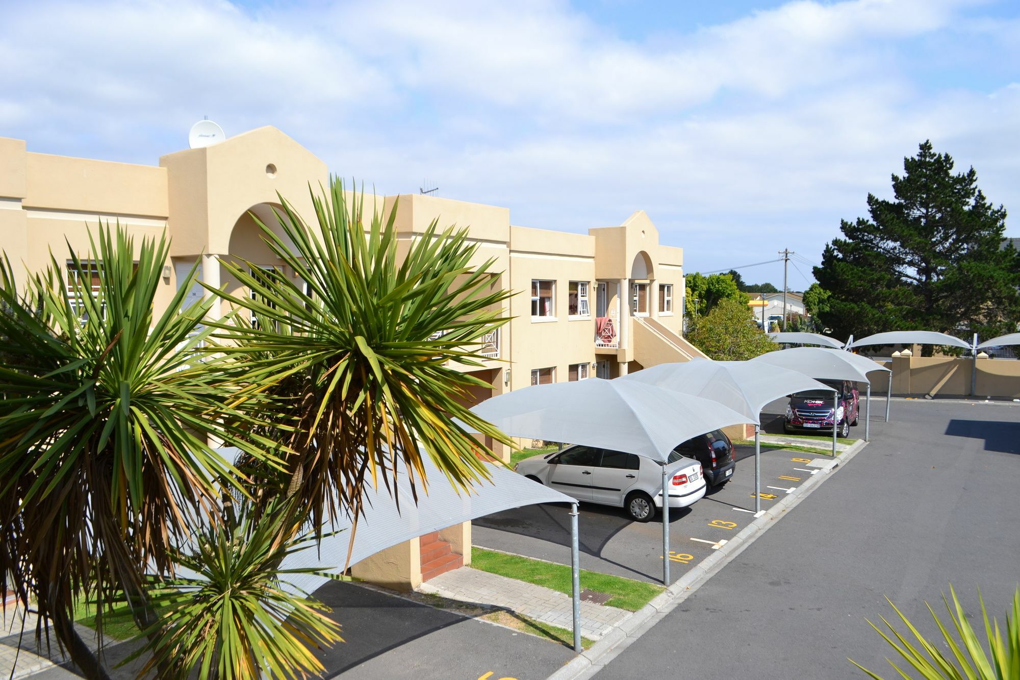 בלוויל Smithland Guest Apartments Cape Town מראה חיצוני תמונה
