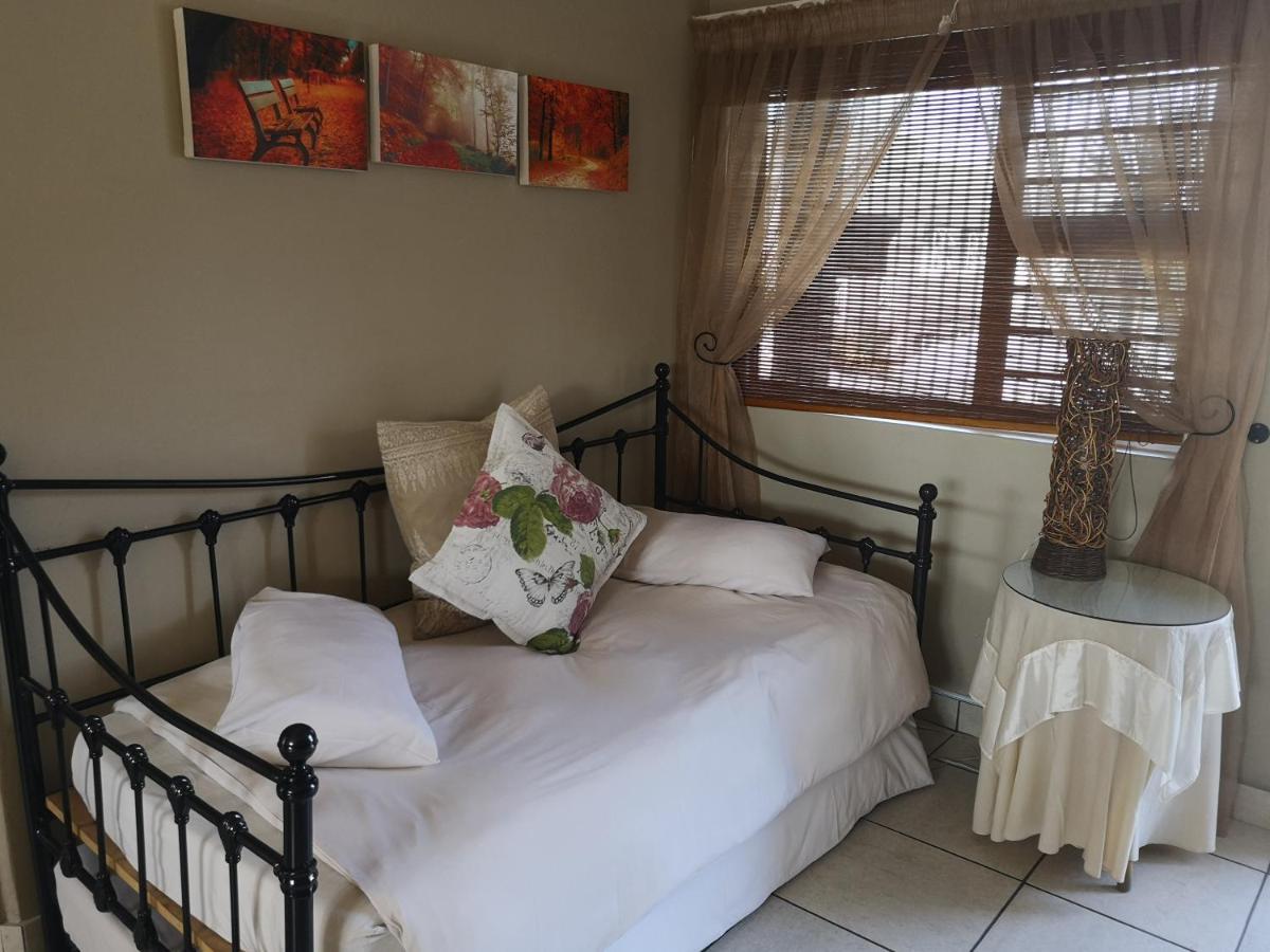 בלוויל Smithland Guest Apartments Cape Town מראה חיצוני תמונה