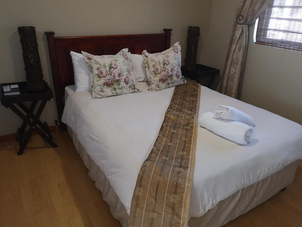 בלוויל Smithland Guest Apartments Cape Town מראה חיצוני תמונה