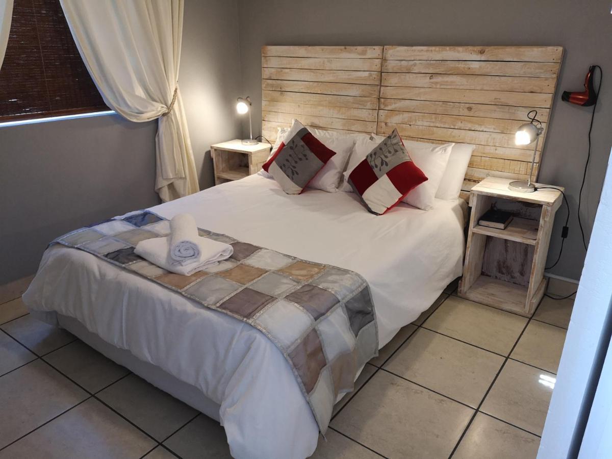 בלוויל Smithland Guest Apartments Cape Town מראה חיצוני תמונה