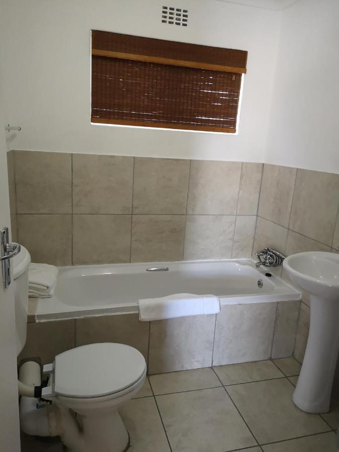 בלוויל Smithland Guest Apartments Cape Town מראה חיצוני תמונה