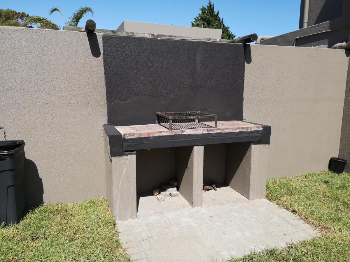 בלוויל Smithland Guest Apartments Cape Town מראה חיצוני תמונה